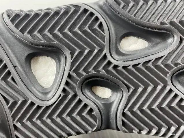 Yeezy GZ0717 Flux' 700 Boost MNVN 'Honey 0504